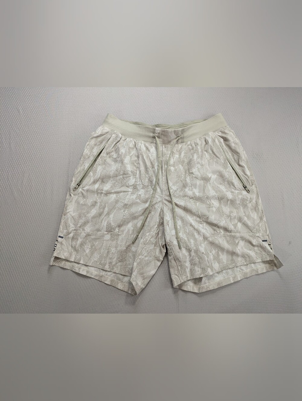 Lululemon License to Train Linerless Short 7" Mens M Tan M7AUKS